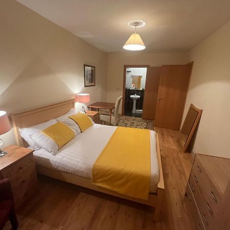 Elegant Rooms And Suites In Knock Knock  Exterior foto