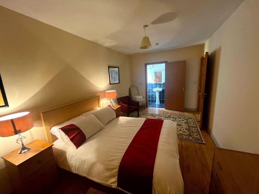 Elegant Rooms And Suites In Knock Knock  Exterior foto