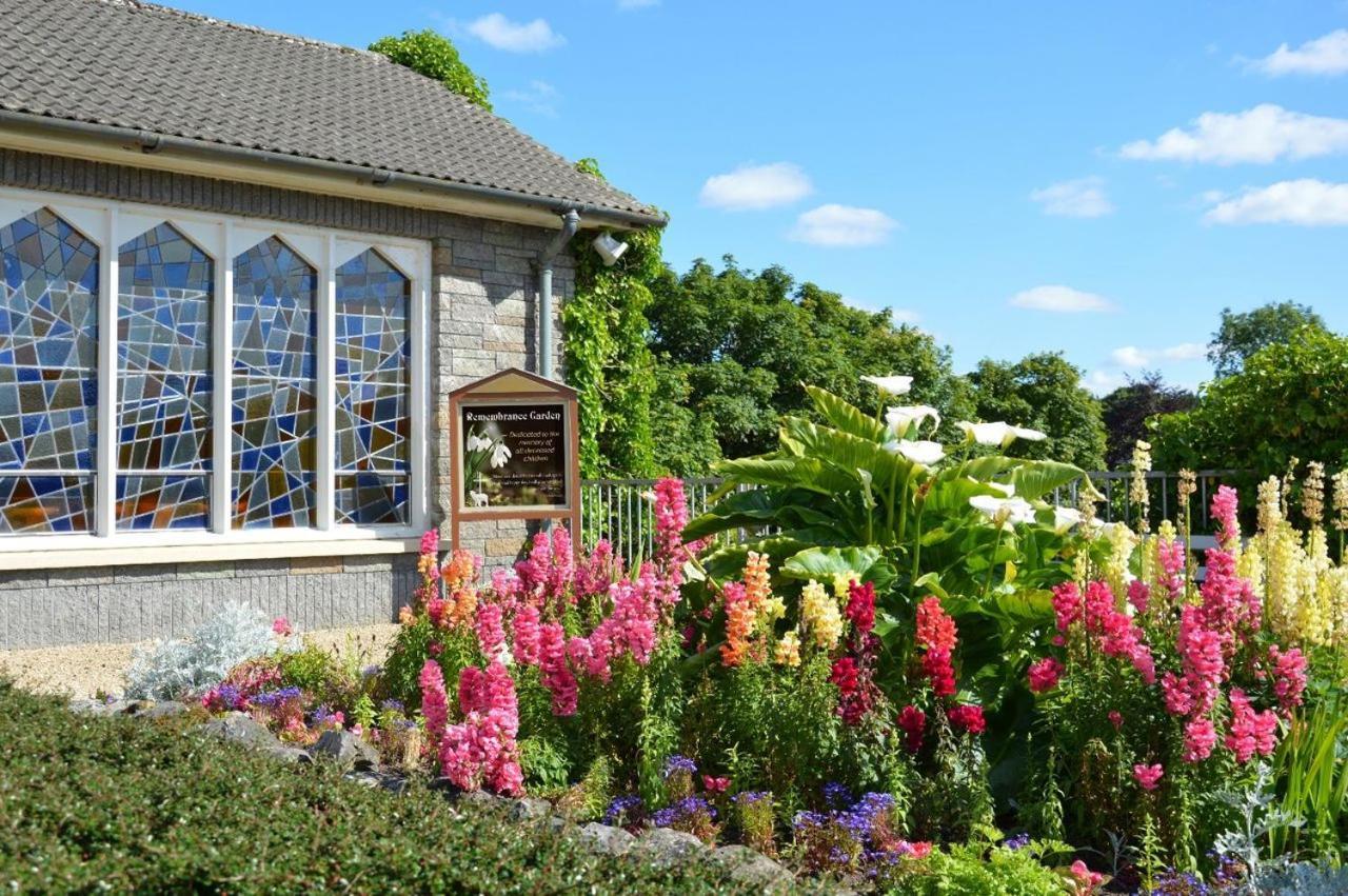 Elegant Rooms And Suites In Knock Knock  Exterior foto